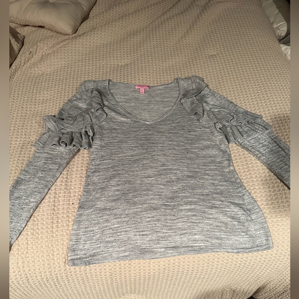 Lilly Pulitzer women’s large sweater, fits closer to a medium.